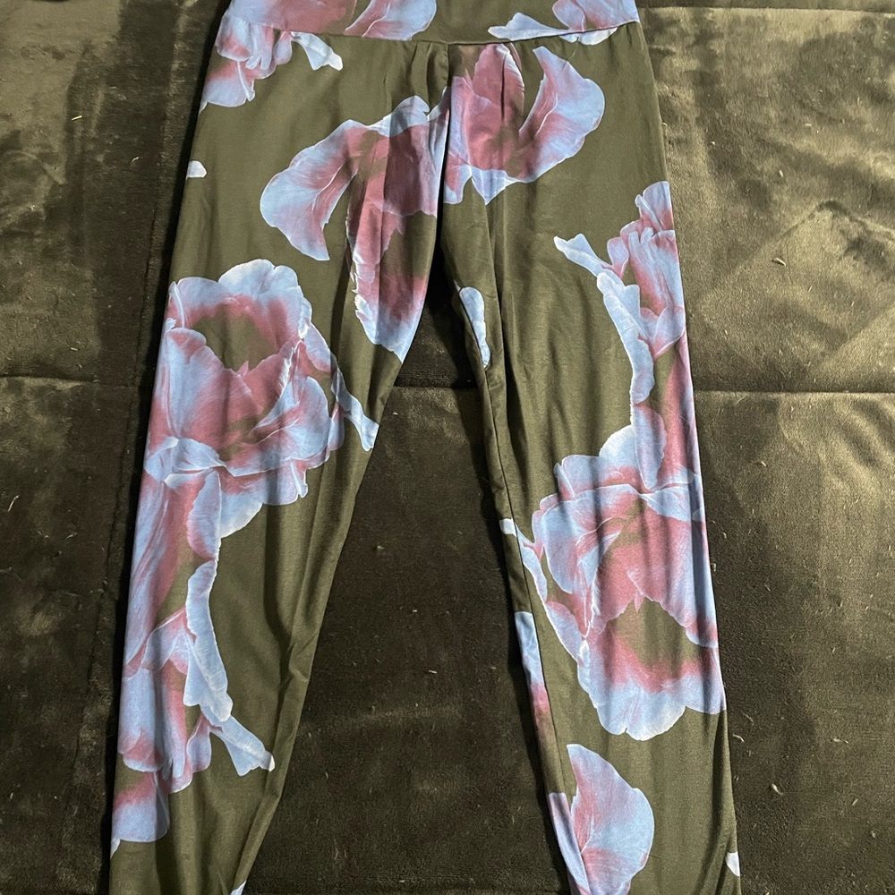 Onzie Blue and Purple Floral Leggings